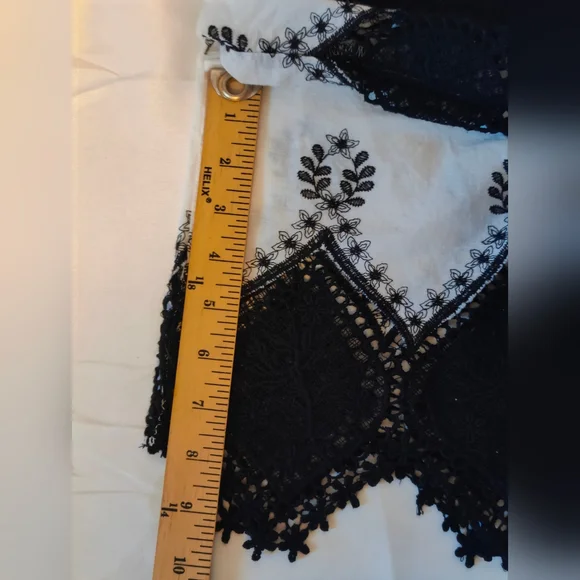 San Joy Elegant Black and White Crop Top - Picture 5 of 6